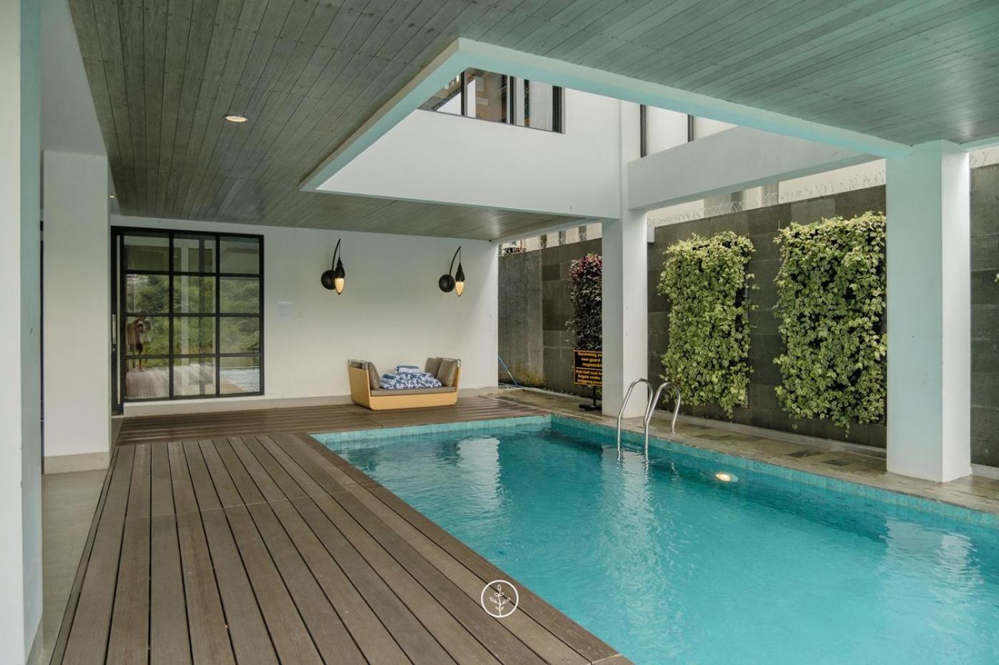 Indah 2 Mountain 8 Bedroom Private Pool * Bandung