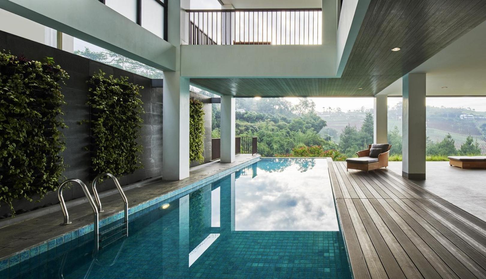 Indah 2 Mountain 8 Bedroom Private Pool * Bandung