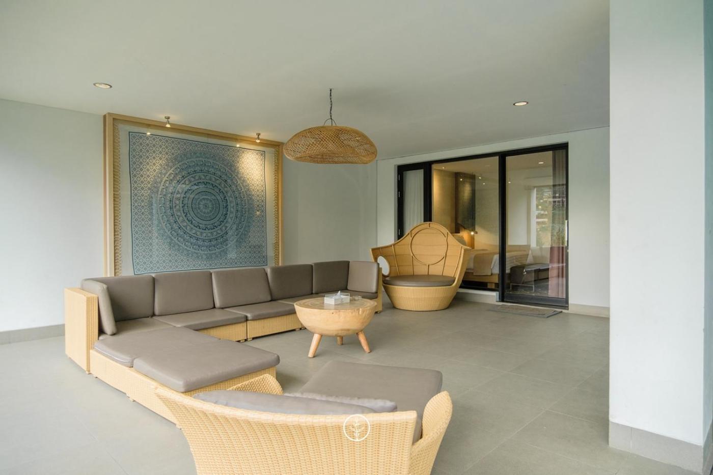 Indah 2 Mountain 8 Bedroom Private Pool * Bandung
