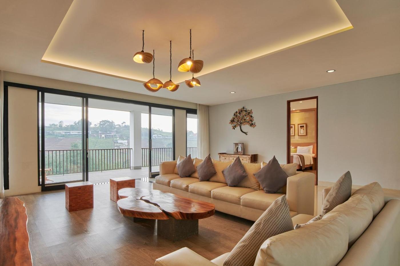 Villa Indah 2 Mountain 8 Bedroom Private Pool Bandung