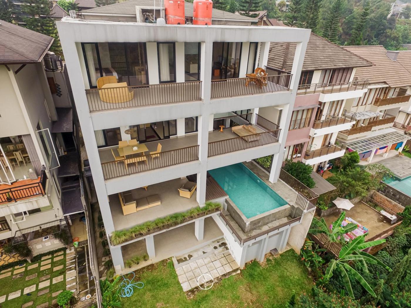 Indah 2 Mountain 8 Bedroom Private Pool Bandung